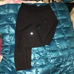 NWOT Lululemon black jet cropped pants